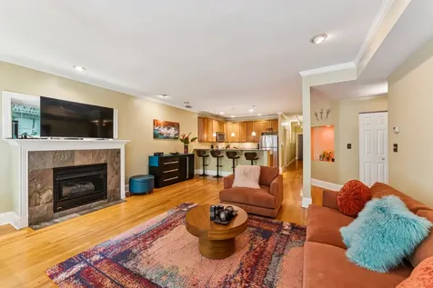 934 West Agatite Avenue Chicago IL 60640