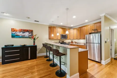934 West Agatite Avenue Chicago IL 60640