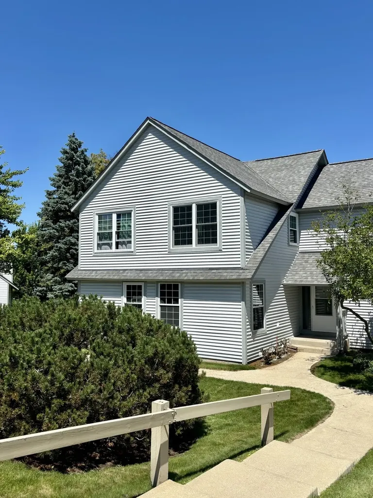 905 Abingdon Court Gurnee IL 60031