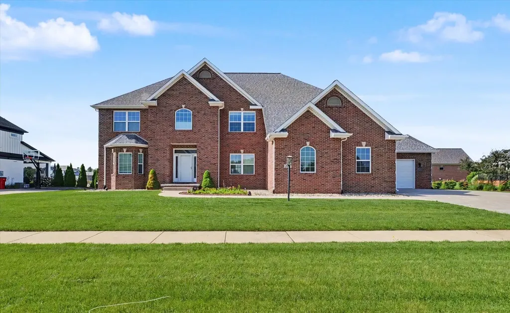 609 Carrera Drive Savoy IL 61874