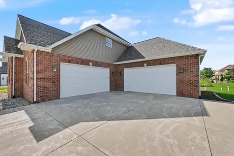 609 Carrera Drive Savoy IL 61874