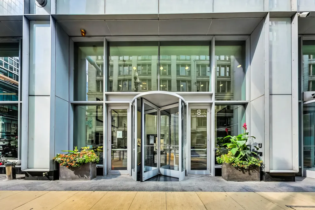 8 East Randolph Street Chicago IL 60601