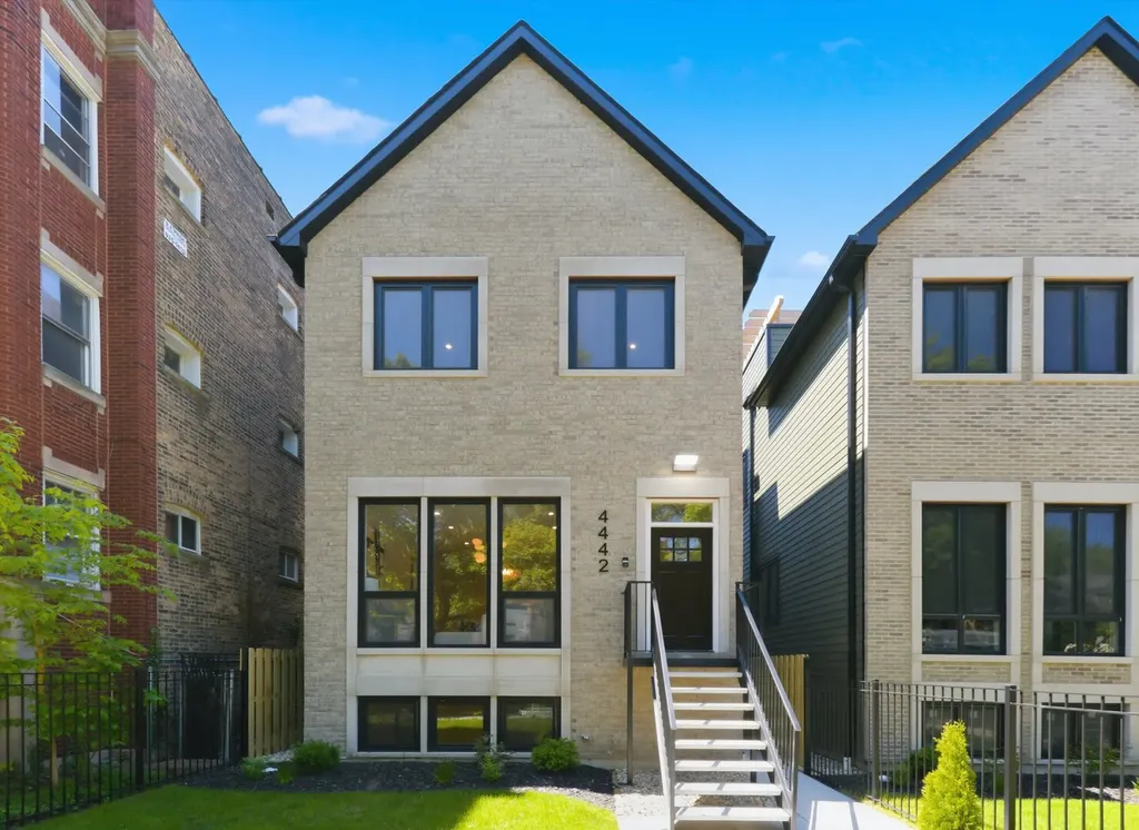 4442 North Greenview Avenue Chicago IL 60640