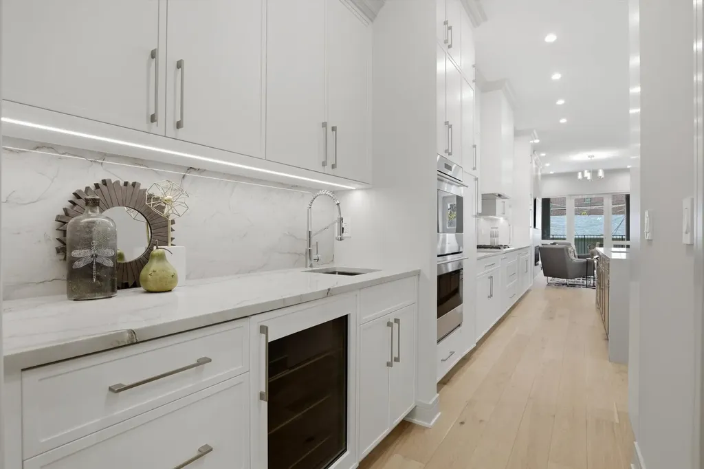 4442 North Greenview Avenue Chicago IL 60640