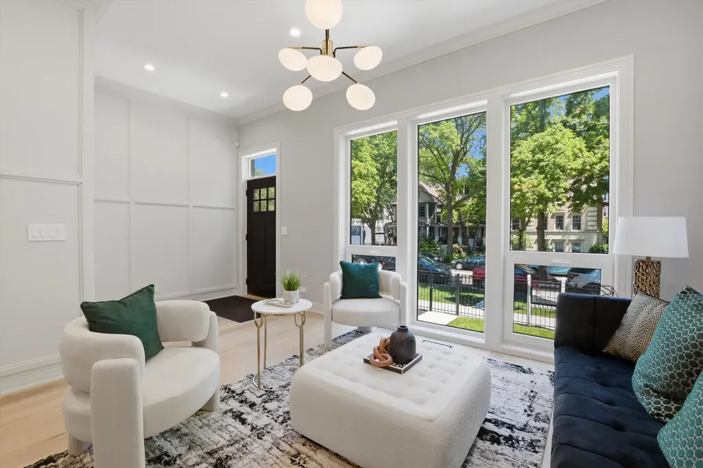 4442 North Greenview Avenue Chicago IL 60640