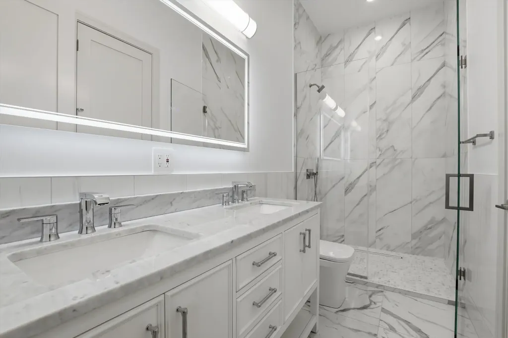 4442 North Greenview Avenue Chicago IL 60640