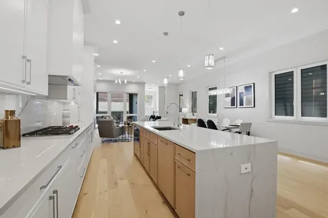 4442 North Greenview Avenue Chicago IL 60640