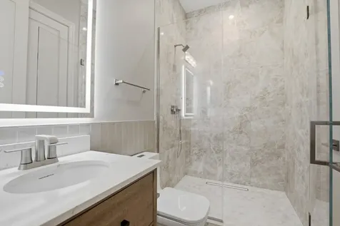 4442 North Greenview Avenue Chicago IL 60640