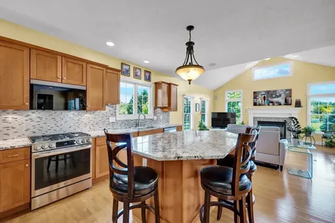 10 Cloverhill Circle Bloomington IL 61705