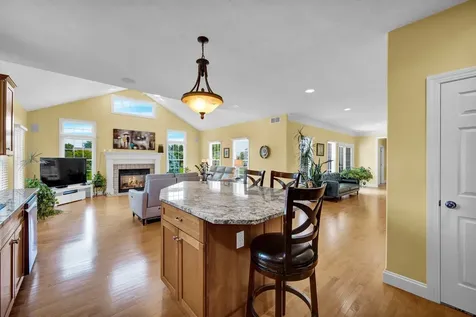 10 Cloverhill Circle Bloomington IL 61705