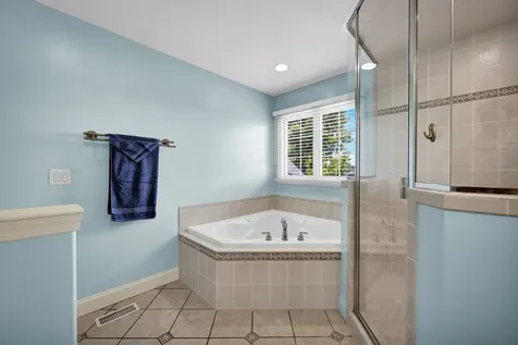 10 Cloverhill Circle Bloomington IL 61705