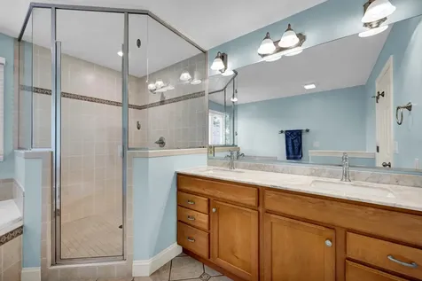 10 Cloverhill Circle Bloomington IL 61705