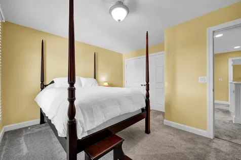 10 Cloverhill Circle Bloomington IL 61705
