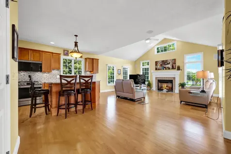 10 Cloverhill Circle Bloomington IL 61705