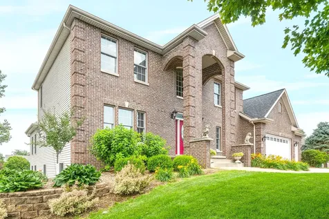 10 Cloverhill Circle Bloomington IL 61705