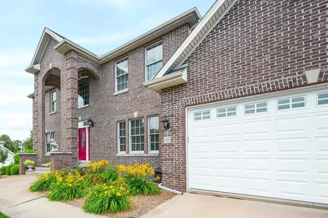 10 Cloverhill Circle Bloomington IL 61705