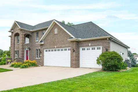 10 Cloverhill Circle Bloomington IL 61705