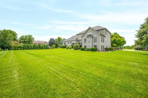 10 Cloverhill Circle Bloomington IL 61705
