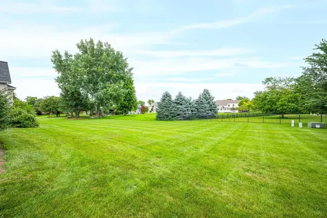 10 Cloverhill Circle Bloomington IL 61705