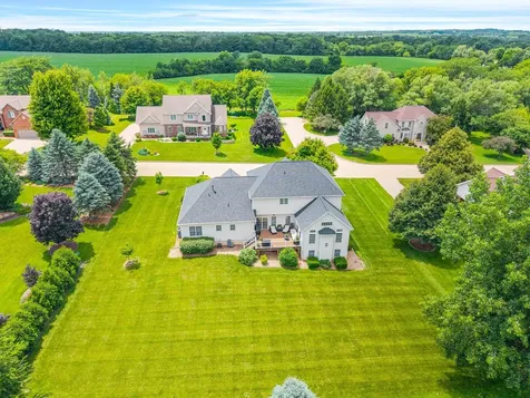 10 Cloverhill Circle Bloomington IL 61705