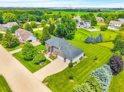 10 Cloverhill Circle Bloomington IL 61705