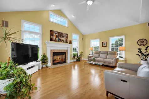 10 Cloverhill Circle Bloomington IL 61705