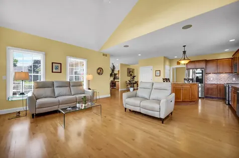 10 Cloverhill Circle Bloomington IL 61705