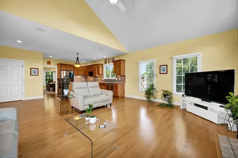 10 Cloverhill Circle Bloomington IL 61705