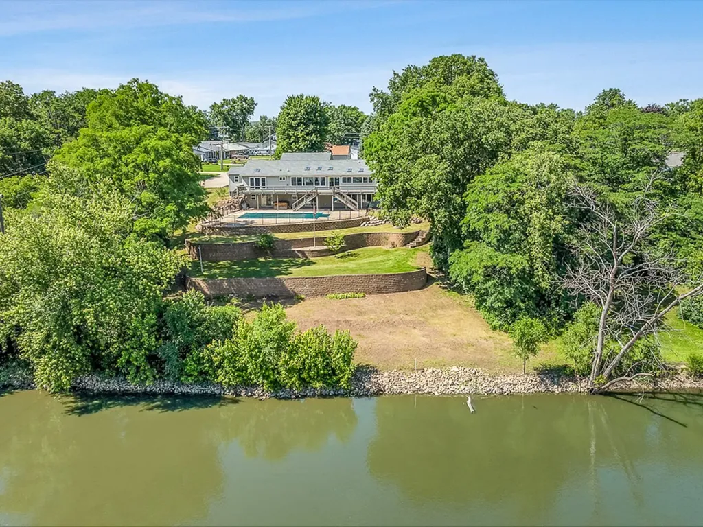 235 South West Street Byron IL 61010