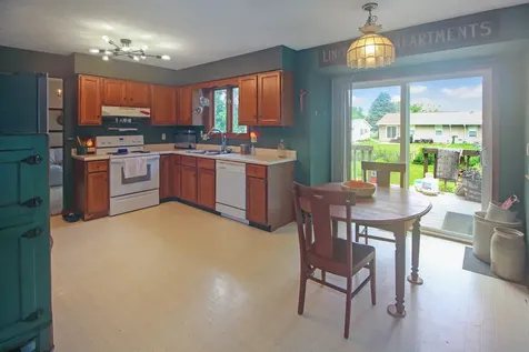 103 Buttercup Way Bloomington IL 61704