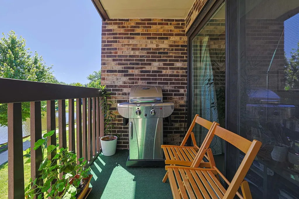 527 Cumnor Road Westmont IL 60559