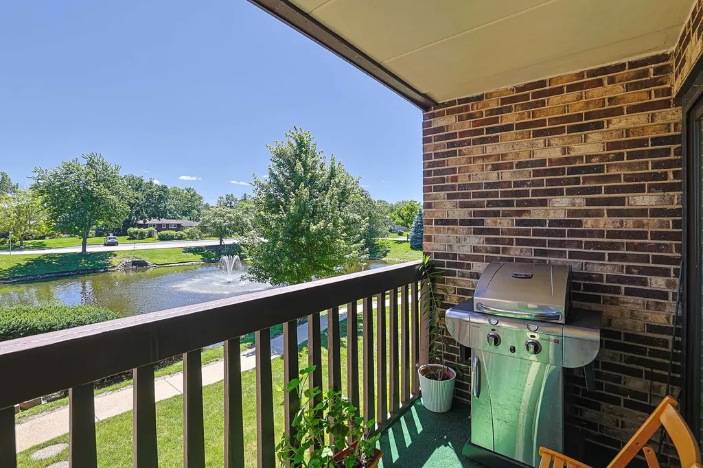 527 Cumnor Road Westmont IL 60559