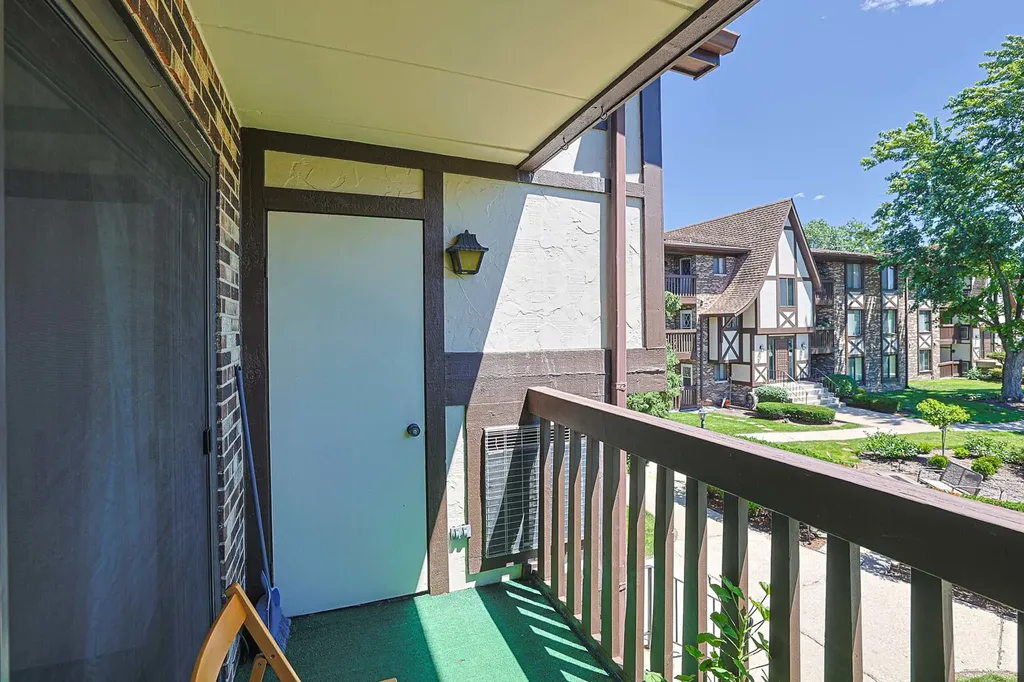527 Cumnor Road Westmont IL 60559