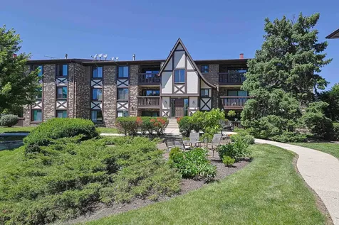 527 Cumnor Road Westmont IL 60559