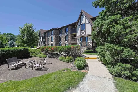 527 Cumnor Road Westmont IL 60559