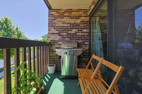 527 Cumnor Road Westmont IL 60559