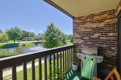 527 Cumnor Road Westmont IL 60559