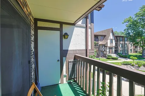 527 Cumnor Road Westmont IL 60559