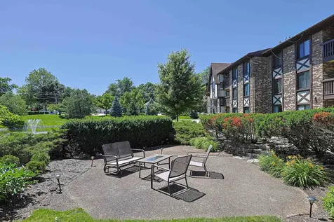 527 Cumnor Road Westmont IL 60559