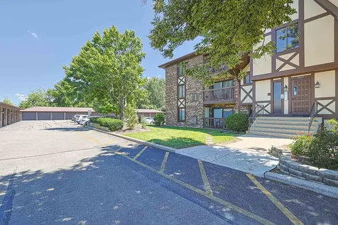 527 Cumnor Road Westmont IL 60559