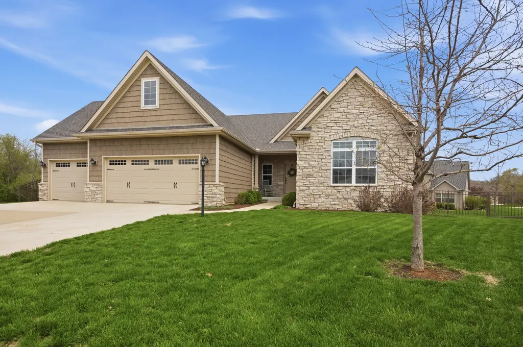 1204 Ashford Court Mahomet IL 61853