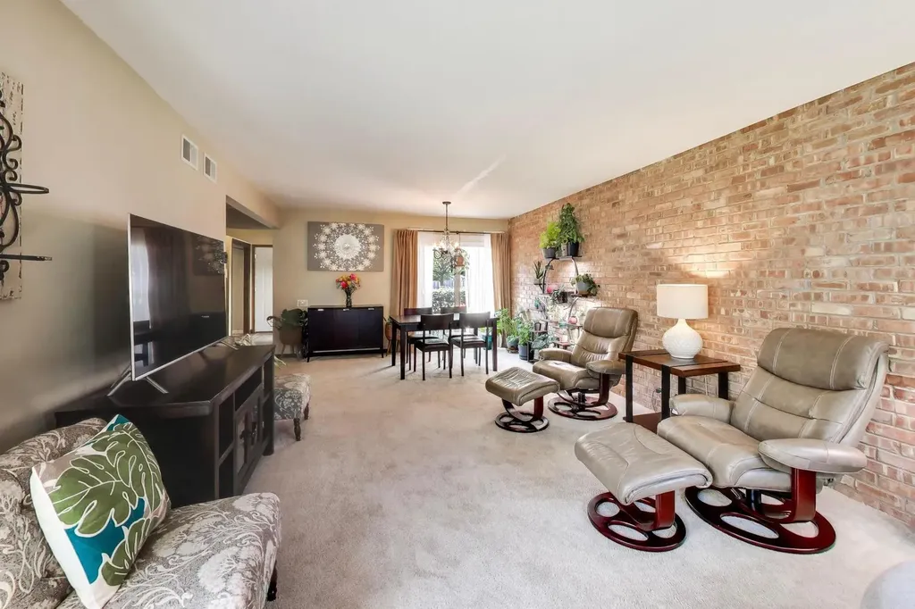 311 South Prospect Street Roselle IL 60172