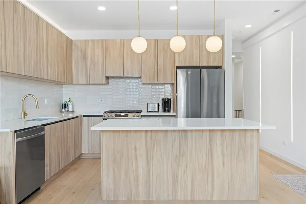 2611 West Haddon Avenue Chicago IL 60622