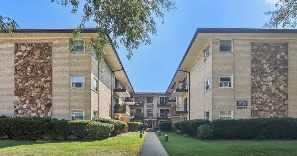 4235 North Kedvale Avenue Chicago IL 60641