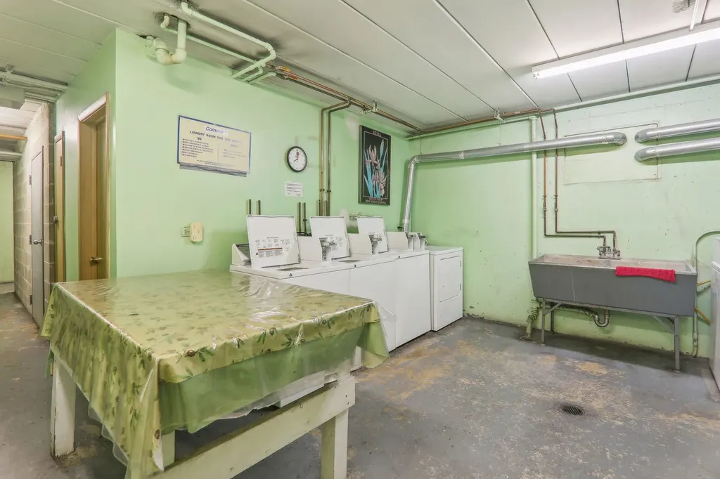 4235 North Kedvale Avenue Chicago IL 60641