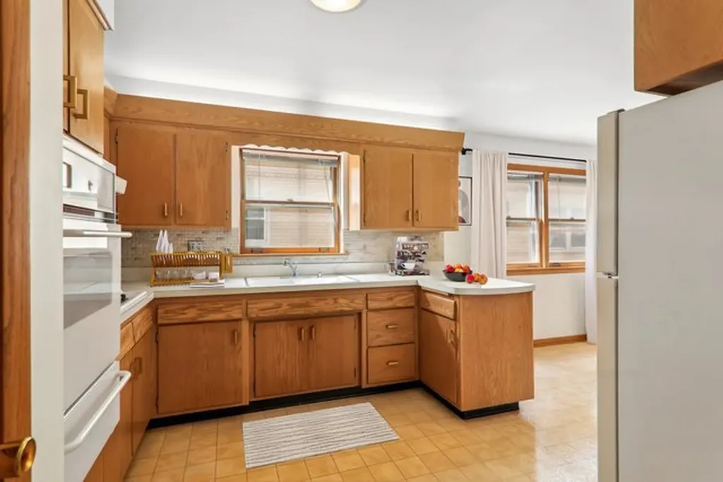 4235 North Kedvale Avenue Chicago IL 60641