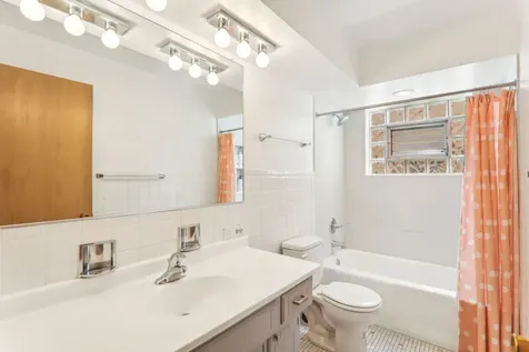 4235 North Kedvale Avenue Chicago IL 60641