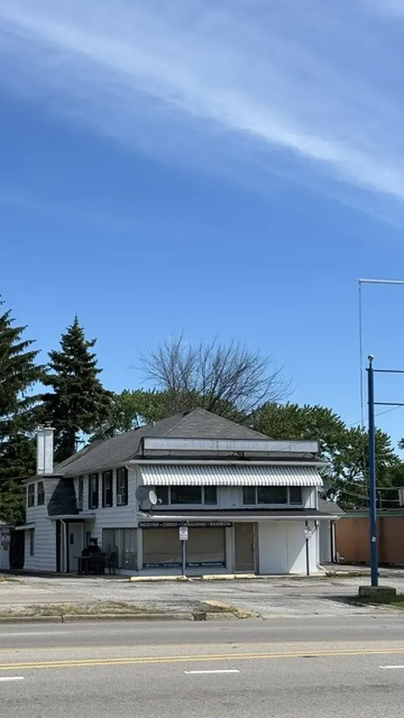 2614 Grand Avenue Waukegan IL 60085