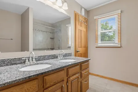 604 Shenandoah Trail Elgin IL 60123