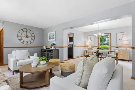 604 Shenandoah Trail Elgin IL 60123